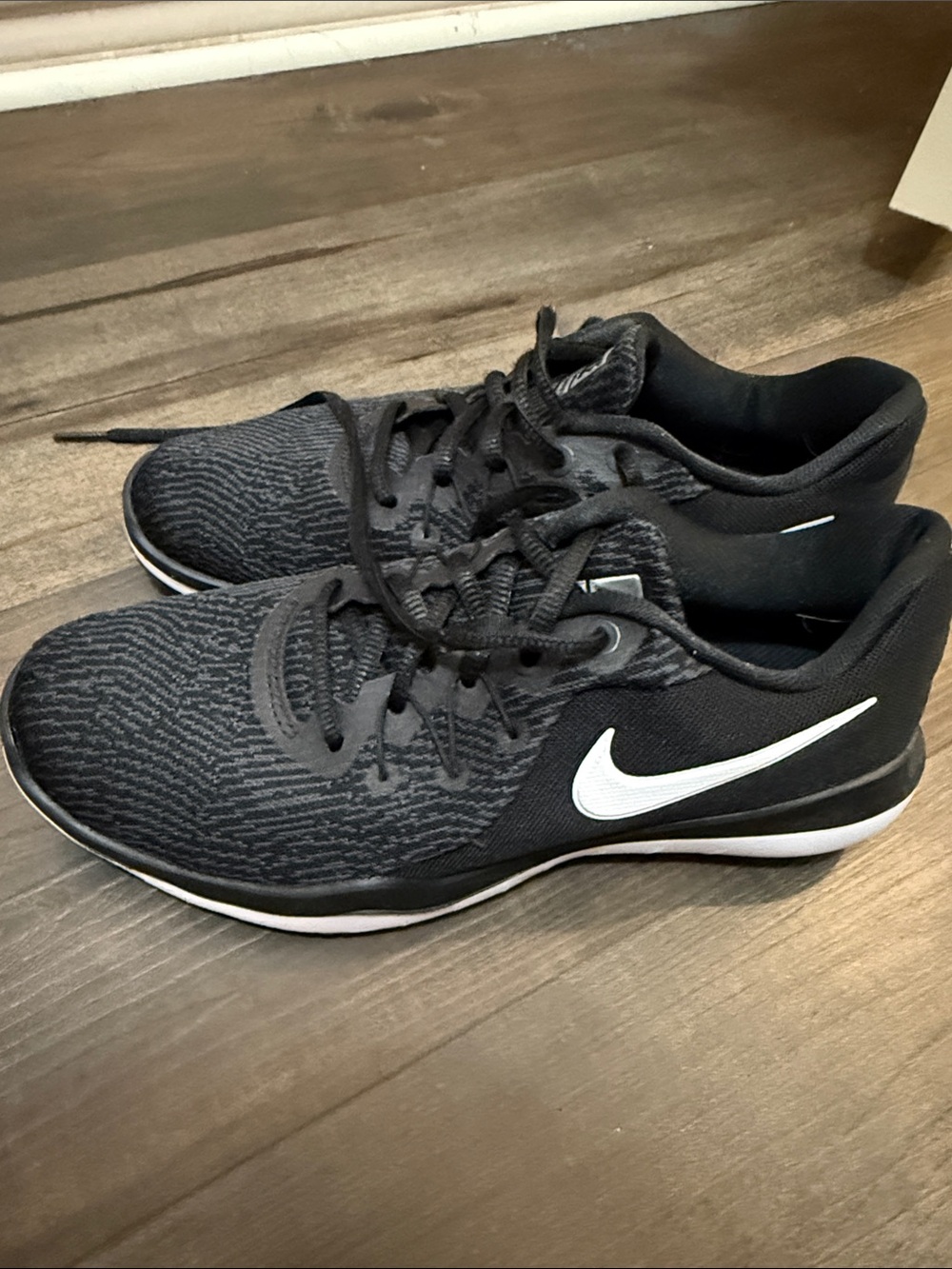 Nike Black and White Lightweight Training Sneakers
